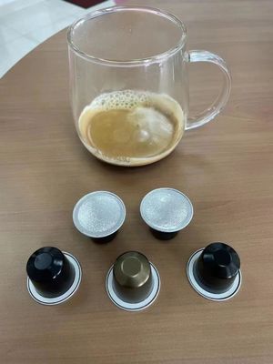 Método avançado de enchimento por servo Co±2% Máquina rotativa de enchimento de cápsulas de café
